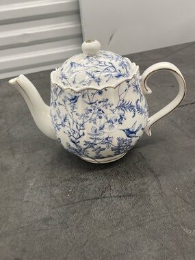 Grace Teaware blue and white floral design fine porcelain teapot - brand new!